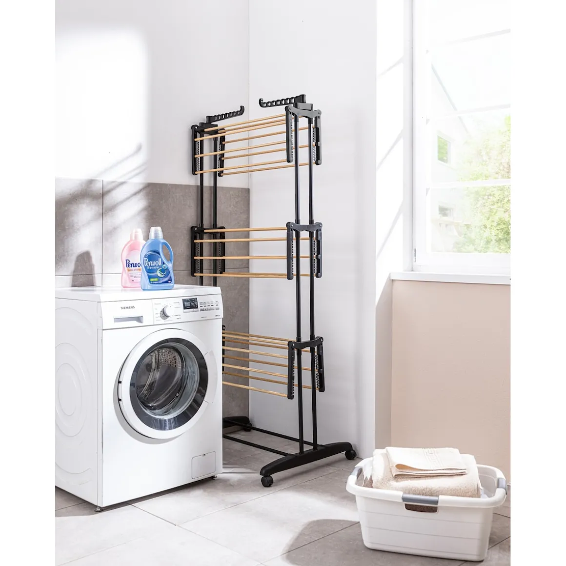 Turmwäscheständer "Genial", platzsparend klappbar, mit Rollen mit Sockenclips